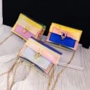 Lille dames crossbody taske i gennemsigtigt PVC med holografisk effekt Kædetræk og metalspænde på klappen 17 x 14 x 6 cm 4