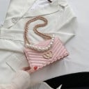 Lille dames crossbody taske med klap Perleørehæng Kæde over skulderen Dekorativt hjerte med sten Quiltet PU-læder 19,5 x 12 x 8,5 cm 4