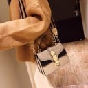 Lille dames crossbody taske til hånd og over skulderen Bred stribet rem Klap med spænde i guld PU læder og polyester 20 x 14 x 10 cm 8