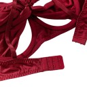 Lingerie sexy com grande laço e cinto de ligas com cordão e tanga complementada com ligas para as coxas e luvas longas 11