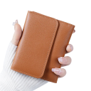 Liten damplånbok 11,5 x 9 x 1,5 cm Stängning med spänne Konstläder Flera färger Kompakt lösning för vardagligt bruk 11