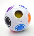 Logisches Denkspiel in Form einer Kugel mit bunten Kugeln Spiel zum Verschieben von Kugeln in Löcher mit der gleichen Farbe Kunststoff Durchmesser 6,5 3