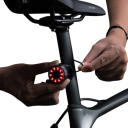 Luce posteriore circolare per bicicletta 3 x 3,4 cm Luce di avviso impermeabile IPX6 USB-C 300 mAh Luce intelligente per sella 5 modalità di guida 2