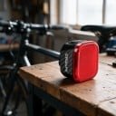 Lumière LED arrière de vélo CYCLAMI CY180 14 motifs animés Feu de freinage Allumage automatique 500 mAh USB-C 39 x 39 x 25 mm IPX6 7