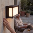 Luminaire mural extérieur LED 25 W Protection IP65 Corps carré en largeur Cadre noir autour du diffuseur blanc Lumière blanche chaude 3000 K 4