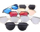 Lunettes de soleil pour femmes au design intéressant J537 2