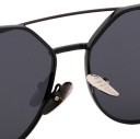 Lunettes de soleil pour femmes au design intéressant J537 6
