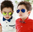 Lunettes de soleil stylées pour garçons avec UV 400 J672 1