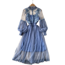 Lunghi abiti blu con corpetto ricamato in pizzo e maniche in tulle Elegante outfit a due pezzi con strato inferiore liscio fino a metà polpaccio 4