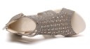 Luxe damessandalen met studs 9