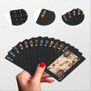 Luxuriöse schwarze Plastikspielkarten mit metallischem Glanz und goldenen und silbernen Symbolen, geeignet für Canasta, Rommé und andere Spiele 3