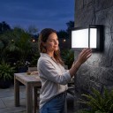Luz de pared exterior LED 25 W Protección IP65 Cuerpo cuadrado horizontal Marco negro alrededor del difusor blanco Luz blanca fría 6000 K Para fachada 6