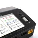 M6DAC kétsávos egyensúlyozó töltő 3,5 hüvelykes IPS kijelzővel, 2x 15 A, AC 200 W / DC 700 W, 12,7 x 10,6 x 5,7 cm, EU dugó 3