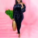 Macacão de veludo para senhora com ombros à mostra 1