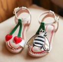 Mädchensandalen mit einer Biene 1