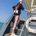 Maglietta e pantaloni tuta da donna 1