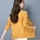 Maglione da donna con bottoni A2182 1