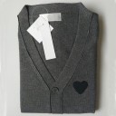 Maglione da uomo con bottoni a forma di cuore 4