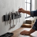 Magnetická lišta na nože 50 x 4 cm so 4 háčikmi Nerezová oceľ Samolepiaca aj na skrutky Čierna Nástenný držiak nožov a náradia Do kuchyne 3