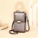Malá dámská crossbody kabelka z PU kůže Přední kapsa s klopou a kovovou sponou Zip v horní části Tenký popruh s přezkou 19 x 11 cm 2