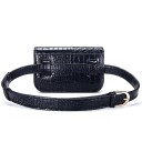 Mala de cintura feminina com padrão de pele de crocodilo Preta Aba Correia com fivela dourada Uso na cintura e sobre o corpo Pele PU 11 x 5 x 17 cm 4