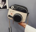 Mala de senhora a tiracolo 18 x 15 x 9 cm em forma de câmara fotográfica retro com lente Mala crossbody em creme e preto com corrente 2