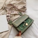 Mala de senhora à tiracolo com aba Bordado dourado de folhas Nó decorativo com pendente Alça larga estampada com fivela PU couro 19 x 3