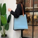 Mala de senhora em forma de shopper 27 x 31 x 11 cm Em pele sintética PU Alças longas com fecho metálico Olhais metálicos redondos 7