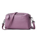 Mala de senhora pequena tipo crossbody em forma retangular Couro verdadeiro com superfície texturizada Alça com mosquetões Fecho com zíper 4