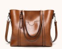 Mala feminina espaçosa de ombro com alças longas Alça removível Bolso frontal Pés metálicos na base Pele sintética PU 32 x 12 x 29 cm 3