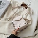 Mala mini crossbody feminina em pele PU Padrão de crocodilo Aba em formato de envelope Corrente entrelaçada com lenço Alça ajustável Dimensões 3