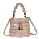 Mala mini feminina em forma de cilindro Couro sintético brilhante com padrão de crocodilo Alça franzida Alça longa para o ombro 17 x 11 x 13 4