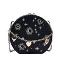Mala redonda de senhora crossbody com motivos dourados de estrelas e lua Corrente decorativa com corações Correia de corrente dourada em couro 1