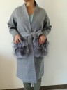 Manteau femme avec fourrure sur les poches J1211 1
