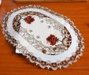 Mantel individual de encaje con rosas J18 2
