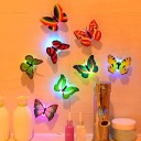 Mariposa luminosa en la pared 4