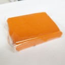 Massa de limpeza moldável em forma de bloco Captura poeira e pequenas sujidades das superfícies Cor laranja Peso 100 g Dimensões 8,5 x 6 x 2 cm 4