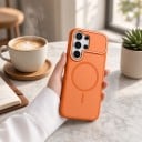 Matt hátlap a Samsung Galaxy S25-höz mágneses töltéssel Védőtok kiemelt kamerakerettel Minden napi használatra 6