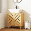 Meuble sous lavabo 60 x 30 x 60 cm avec découpe pour siphon et portes avec motif de lamelles en chevrons sur pieds en couleur naturelle 4
