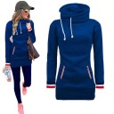 Mikina lunga da donna con alto colletto a imbuto e cordini Tasche frontali con bordo a righe Maniche a righe Lunghezza oltre i fianchi 4