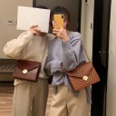 Μικρή γυναικεία τσάντα crossbody με καπάκι Αλυσίδα χρυσού χρώματος Γεωμετρική μεταλλική αγκράφα PU δέρμα και πολυεστέρας 23 x 19 x 8 εκ. 9
