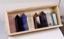 Minéraux naturels dans une boîte en bois Ensemble de pierres en forme de pointes Améthyste Quartz rose Obsidienne Oeil de tigre Aventurine Taille 2