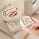 Mini boîte à bijoux avec compartiments pour bagues et boucles d'oreilles 9,5 × 5 × 5 cm en simili cuir blanc petit organisateur de bijoux 7