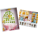 Mini casa de madeira para bonecas 8,9 x 6,8 x 13 cm modelo DIY com luz e móveis Kit de montagem Decoração sem cola e pilhas Presente 3