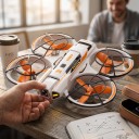 Mini droni A21Pro 4K kameralla Ohjauslaite näytöllä ja puhelintelineellä Toimintamatka 3000 m Pyöreät suojakehykset propelleille Ilmakuvia 9