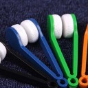 Mini pulitore per occhiali con pad in microfibra Pulizia doppia delle lenti Clip in plastica con foro per appendere Dimensioni 7 x 2 x 2 cm 4