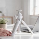 Mini statief voor telefoon en camera met balhoofd Bureau statief en handvat 2-in-1 Uittrekbare kolom Opvouwbare poten Wit voor vlogs 2