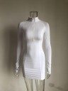 Mini vestido con cuello alto 8