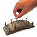 Miniatura de ponte de madeira arqueada 1:12 10,5 x 4 cm Decoração com corrimão para casa de bonecas diorama e jardim em miniatura 3