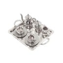 Miniatúrna kovová čajová sada pre bábiky Podnos s konvičkou a dvoma šálkami Strieborná farba a reliéfne zdobenie Rozmer podnosu 6,7 x 4,8 cm 4